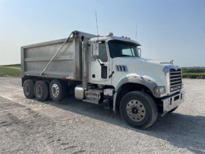 2013 Mack Granite GU713 - photo 1