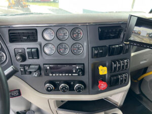 2022 Peterbilt 567 - photo 1