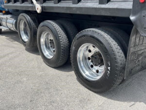 2005 Mack Granite CV713 - photo 1