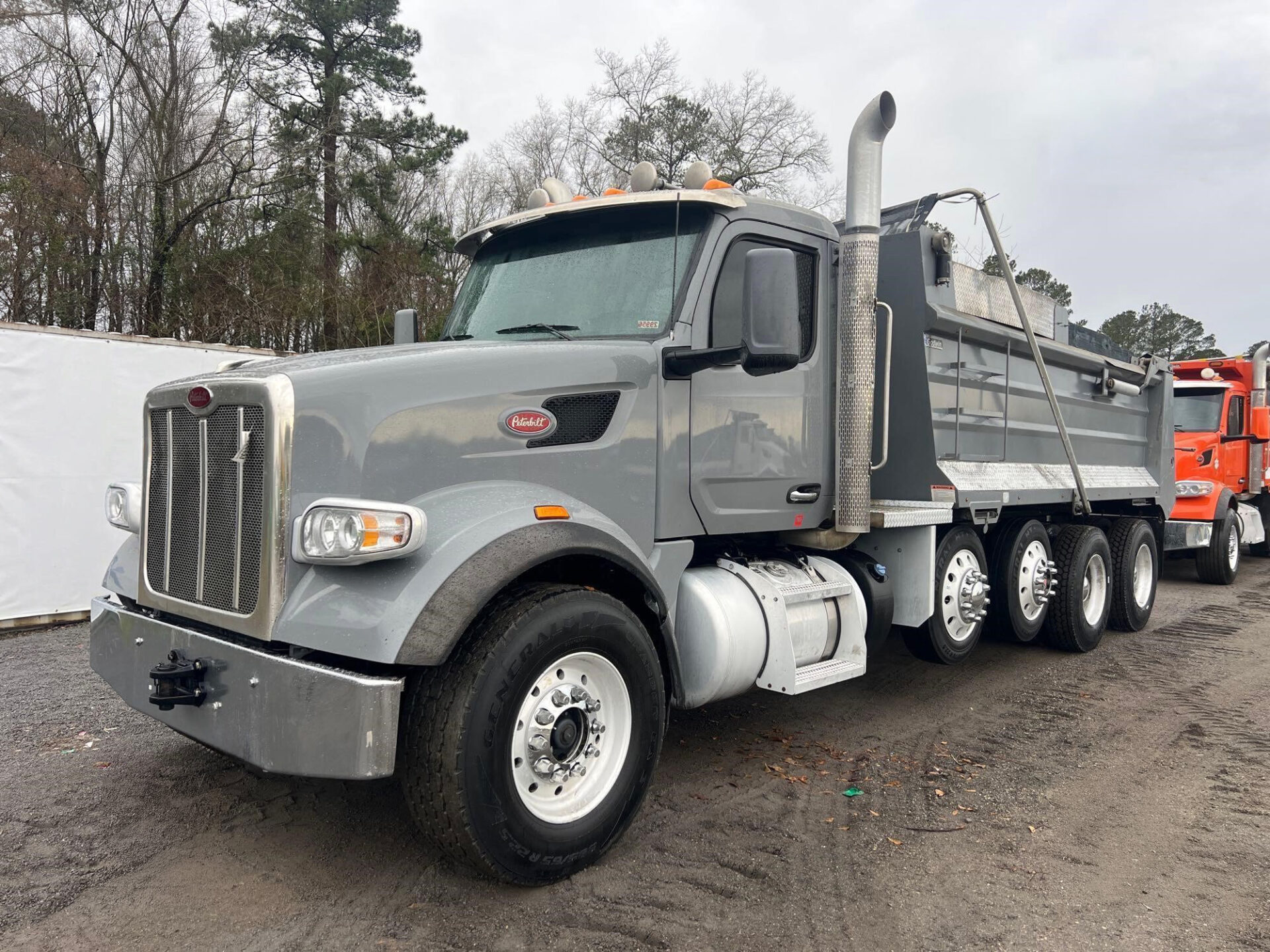 2023 Peterbilt 567
